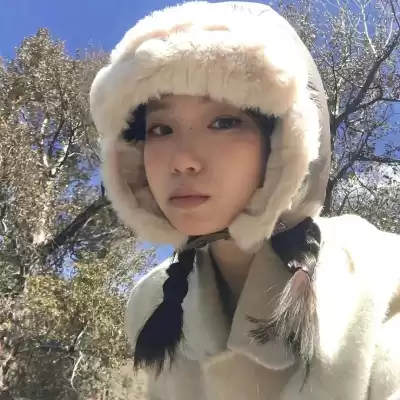 钟由希